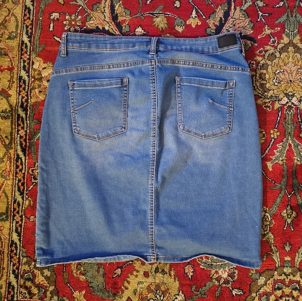 Jones New York Madison Pencil Skirt - Picture 2 of 5